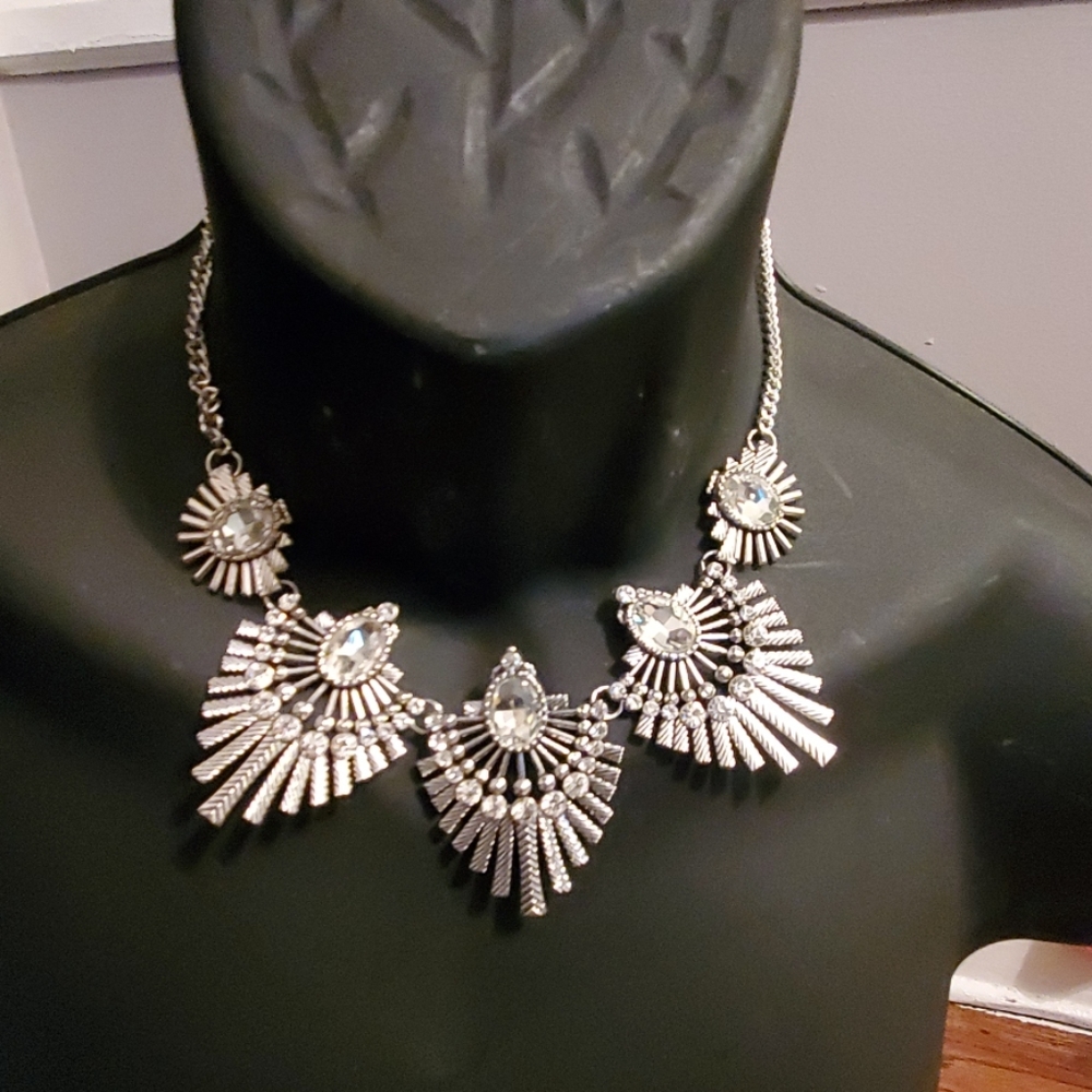 Earring and necklace set